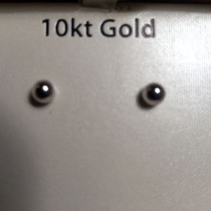 10KT white gold 4mm ball stud